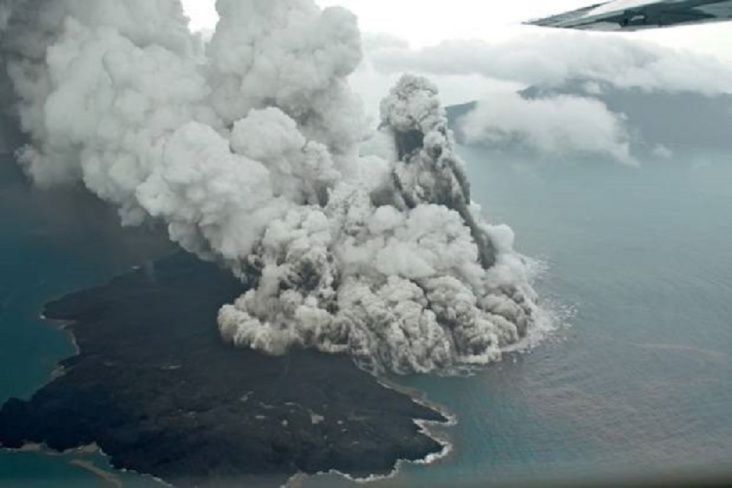 Gunung Anak Krakatau Erupsi selama 41 Detik, Semburkan Abu Vulkanik