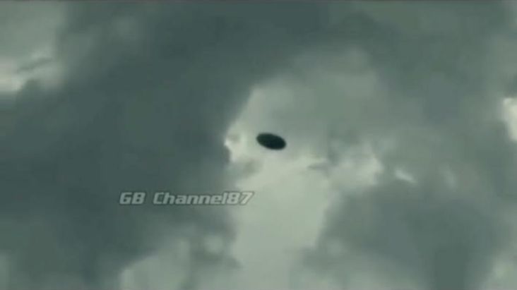 Geger Penampakan UFO Terbang di Langit Malang, Benarkah?