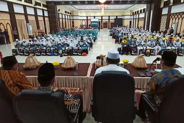 Dampingi Jamaah Calon Haji ke Makassar, Ini Pesan Bupati dan Wabup Bone
