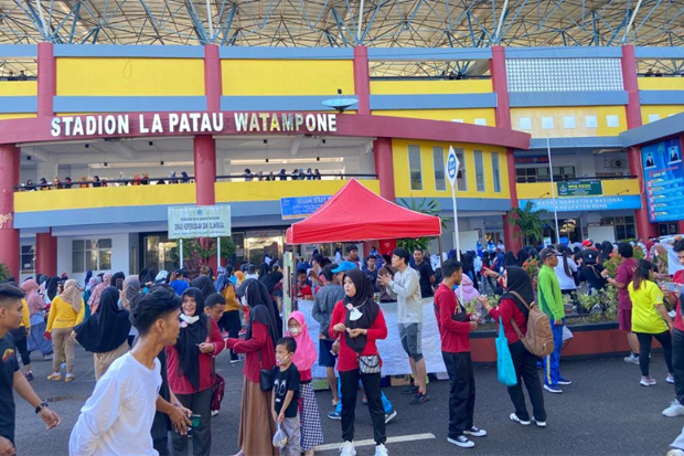 KPU Bone Kolaborasi BNNK Sosialisasi Tahapan Pemilu di Stadion Lapatau