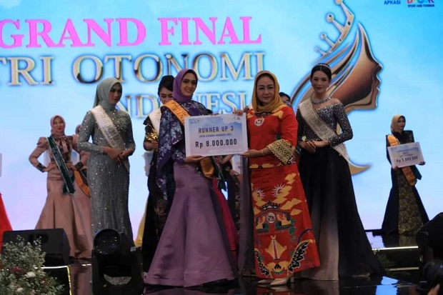 Bupati Winarti Hadiri Final Pemilihan Putri Otonomi Indonesia 2022