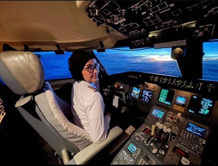 Profil Pilot Wanita Garuda Indonesia, Sarah Widyanti Kusuma yang Mempesona