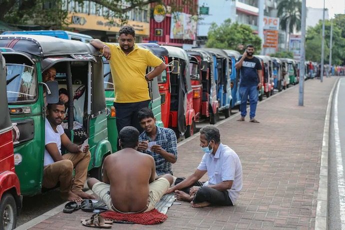 Negaranya Bangkrut, Ribuan Warga Tinggalkan Sri Lanka