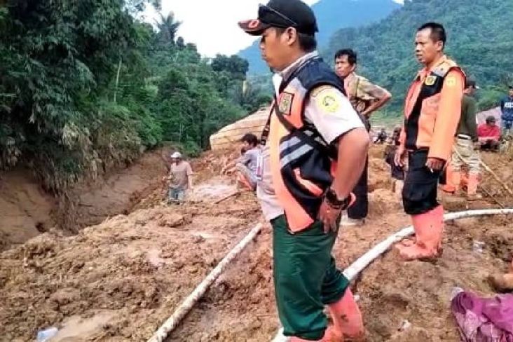 Tim SAR Lanjutkan Pencarian Korban Hilang Tertimbun Longsor di Pamijahan Bogor