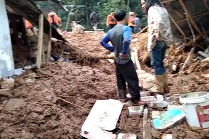 Mengenaskan! Begini Kondisi Warga Terdampak Banjir dan Longsor di Bogor