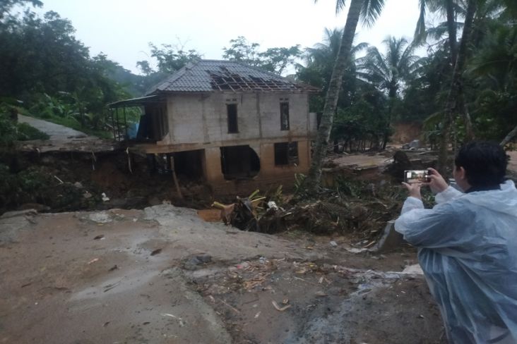 Cerita Korban Selamat dari Banjir dan Longsor Pamijahan Bogor yang Mengerikan