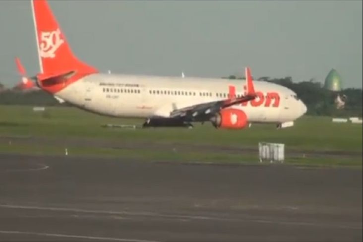 Sempat Mengudara 30 Menit, Pesawat Lion Air Kembali Mendarat di Bandara Juanda