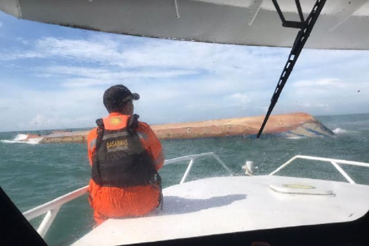 Kapal LCT Anugerah Indasah Ditemukan Terbalik di Perairan Tanjung Selatan, 6 ABK Hilang