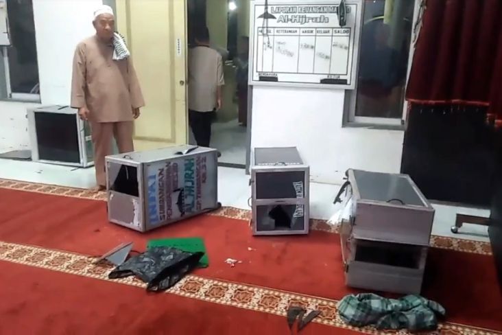 Jelang Subuh Pencuri Satroni Masjid di Ogan Ilir, Gasak Uang di 4 Kotak Amal
