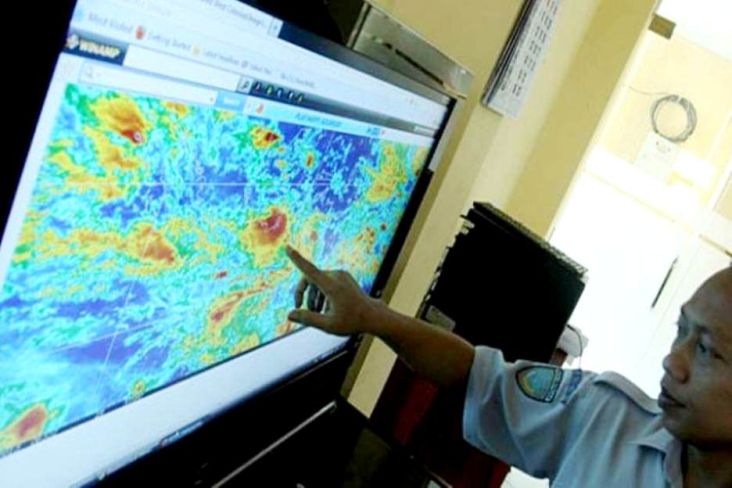 Waspada Angin Kencang, BMKG Prediksi Sebagian Wilayah Jakarta Hujan Ringan