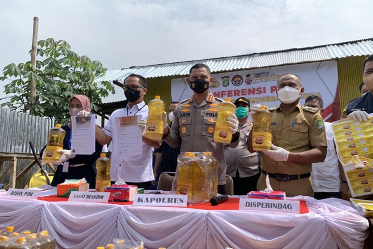 Pabrik Minyak Goreng Kemasan Ilegal di Tangerang Digerebek, Ribuan Botol Disita