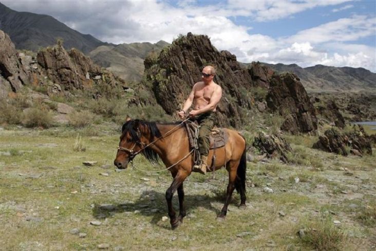 Para Pemimpin G7 Ledek Putin Telanjang Dada Menunggang Kuda