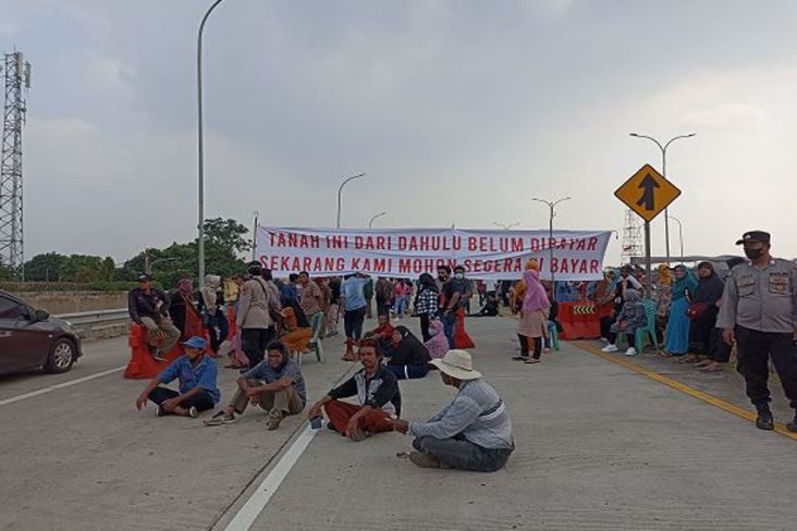 Protes Ganti Rugi Pembebasan Lahan, Warga Blokade Tol Cimanggis-Cibarusah