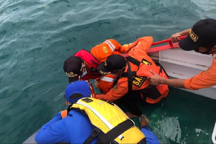 Pencarian ABK Korban Kapal Tenggelam LCT Terhambat Cuaca Buruk