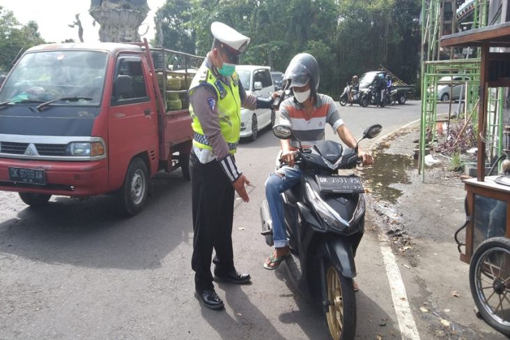 200 Pengendara Motor Bersandal Jepit di Bali Ditegur Polisi