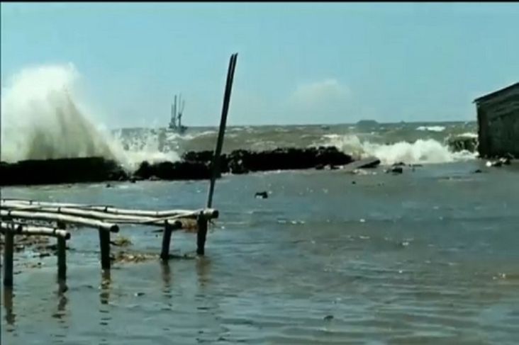 Angin Kencang dan Ombak Besar, Operasional Kapal Penyeberangan Rakyat di Natuna Dihentikan