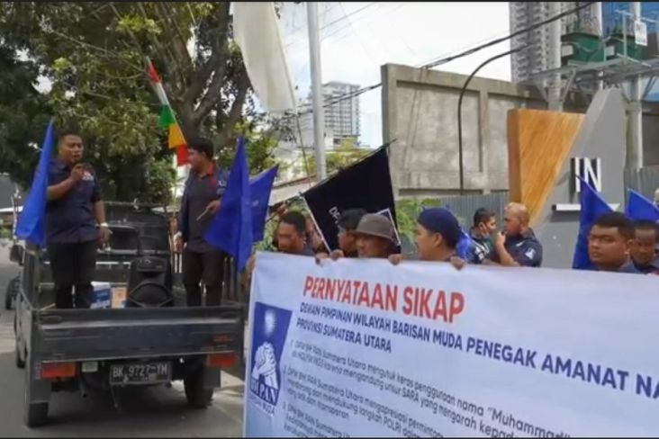Puluhan Pemuda Gelar Sholawatan Tuntut Penutupan Holywings Medan
