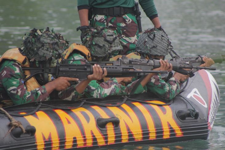 Terjun ke Medan Tempur, Pasukan Yonif 7 Marinir Lakukan Serangan Mematikan