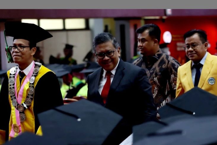 Di Wisuda ke-127, Rektor UNP Jelaskan Tantangan Kaum Muda Terdidik Indonesia