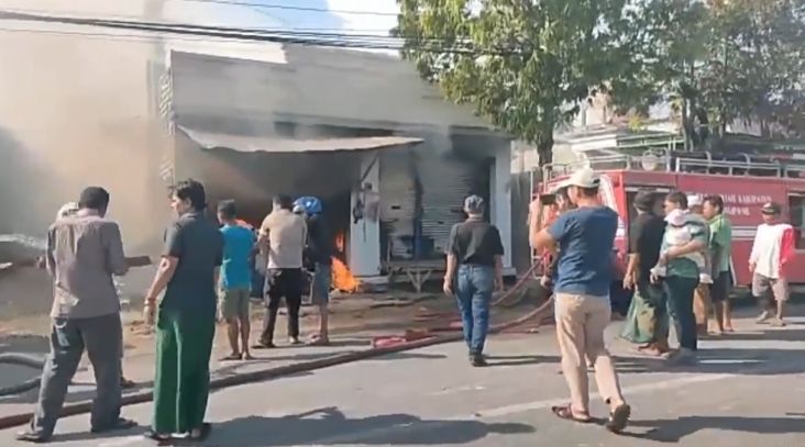 Tabung Gas Meledak Terkena Tumpahan Bensin, Toko di Sampang Ludes