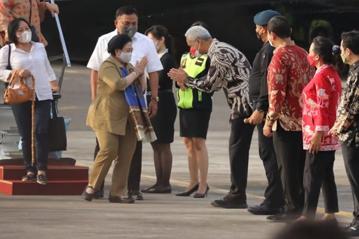 Ganjar Sambut Langsung Megawati di Ahmad Yani: Selamat Datang Ibu di Semarang
