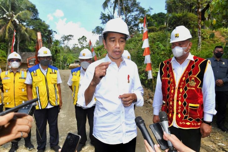 Jokowi Berharap Pembangunan Jalan di Nias Bisa Tingkatkan Ekonomi Daerah