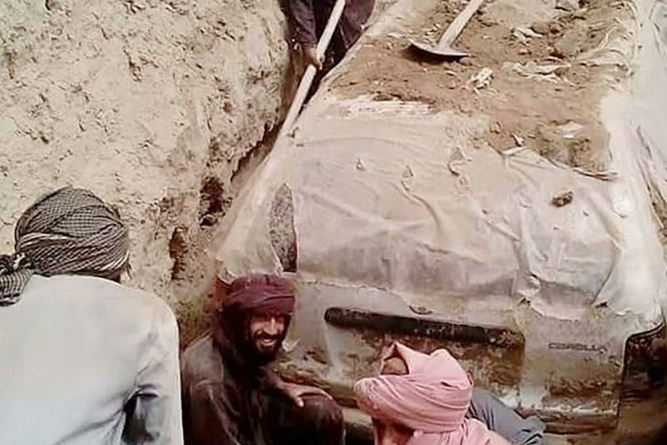 Terkubur 2 Dekade, Mobil Pelarian Pendiri Taliban Digali