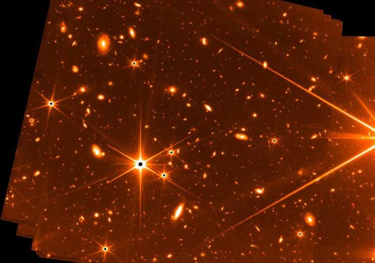 Teleskop Luar Angkasa James Webb Rekam Ratusan Gambar Galaksi yang Berkilau