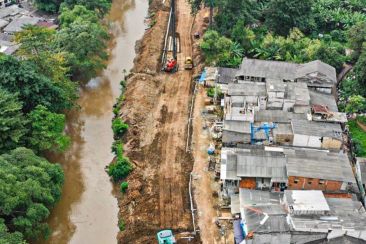Pengendalian Banjir Kali Ciliwung Segmen Cawang, DKI Bebaskan Lahan 14.755 Meter