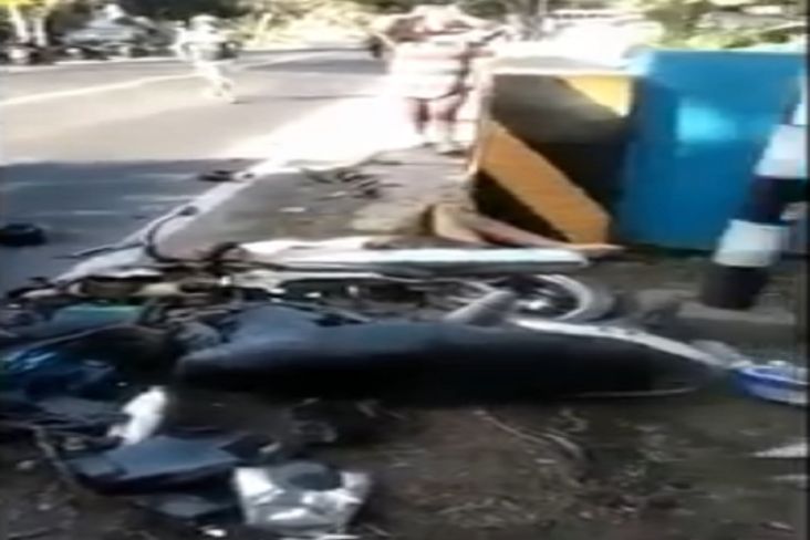Tragis! Travel Seruduk Motor, 4 Orang Tewas di Jalan Raya Banyuwang-Situbondo