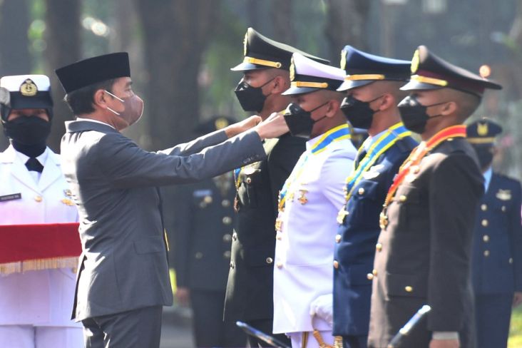 Momen Peraih Adhi Makayasa Disematkan Pangkat oleh Jokowi: Gemetaran dan Tak Percaya