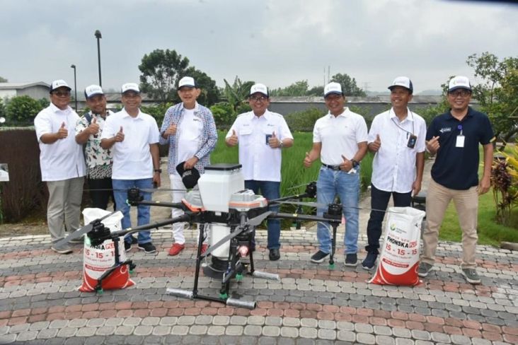 Petrokimia Gresik Uji Coba Drone untuk Pupuk Granul