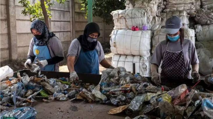 Kemasan Daur Ulang Upaya Atasi Sampah Plastik di Indonesia