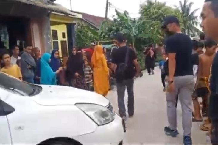 Mencekam! Polisi Gerebek Kampung Narkoba, Tangkap 3 Wanita Pengedar