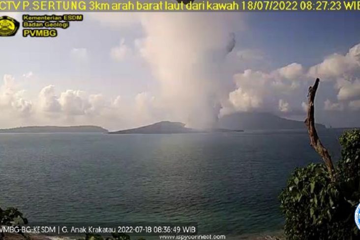 Anak Krakatau Erupsi Pagi Ini, Kolom Abu 2.000 Meter di Atas Puncak