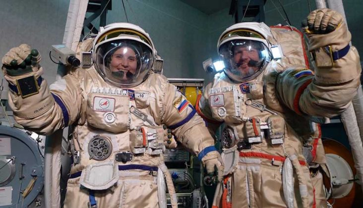 Tetap Mesra di Antariksa, Kosmonot Rusia dan Astronot Wanita Eropa Pertama Jalani Misi Spacewalk di Luar ISS