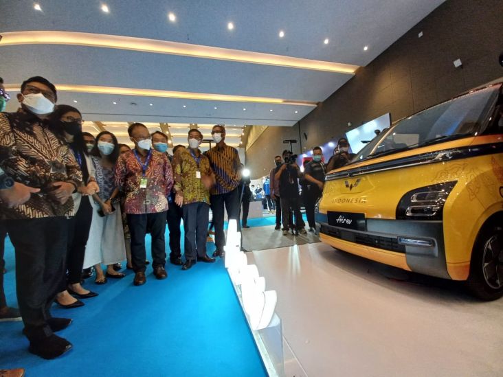 Buka PEVS 2022, Moeldoko Tak Ingin Mobil Listrik Indonesia Ketinggalan Seperti Mobil Konvensional