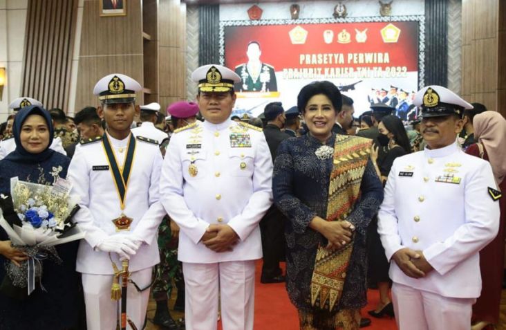 Bangganya Serda Zainul, Sang Anak Menjadi Letda Lulusan Terbaik Perwira Karier TNI