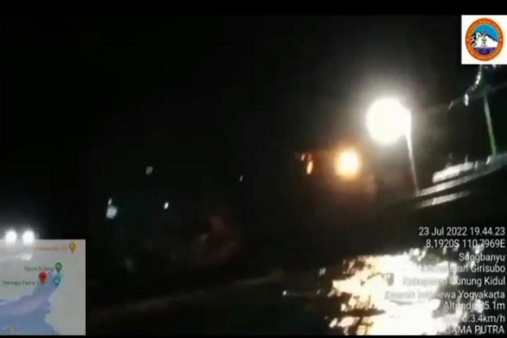 Mati Mesin, Kapal Pengangkut Es Batu Kandas di Laut Lepas Pantai Sadeng