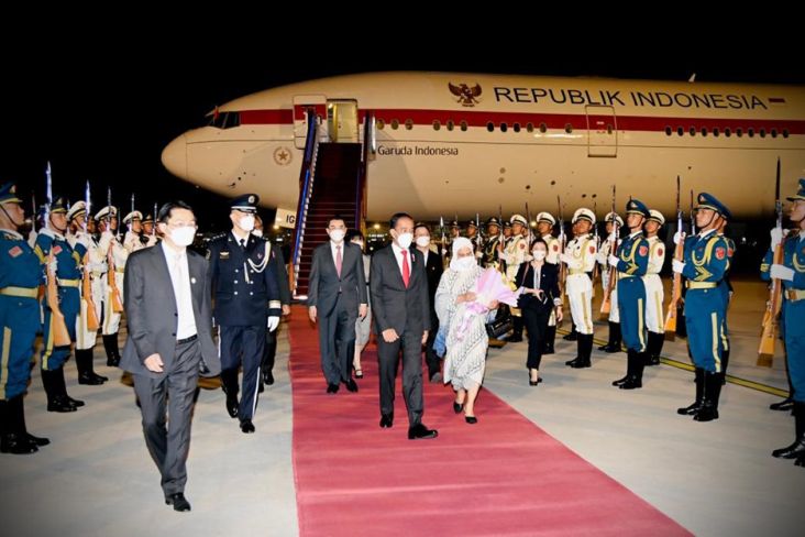 Kunjungan Kerja ke China, Presiden Jokowi dan Rombongan Tiba di Beijing