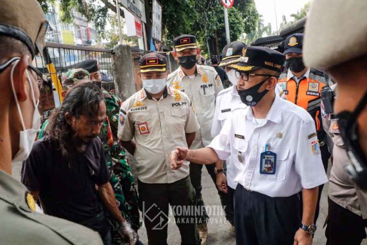 Kembalikan Hak Pejalan Kaki, Kecamatan Kemayoran Tertibkan Trotoar