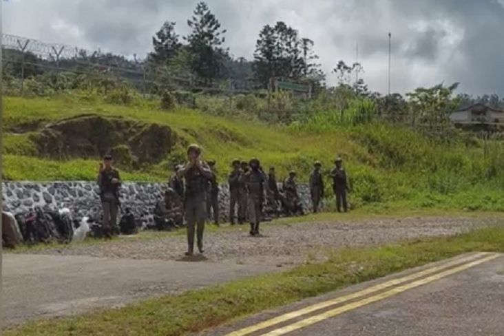 Prajurit TNI AD Terluka Ditembak Oknum Anggota Satgas Brimob Damai Cartenz