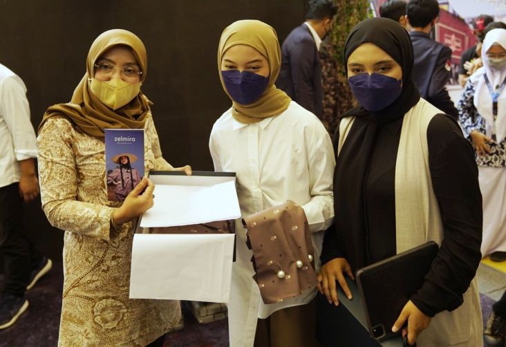 Fatimah Al Zahra, Siswi SMK NU Banat Kudus di Balik Koleksi Luwur Zelmira