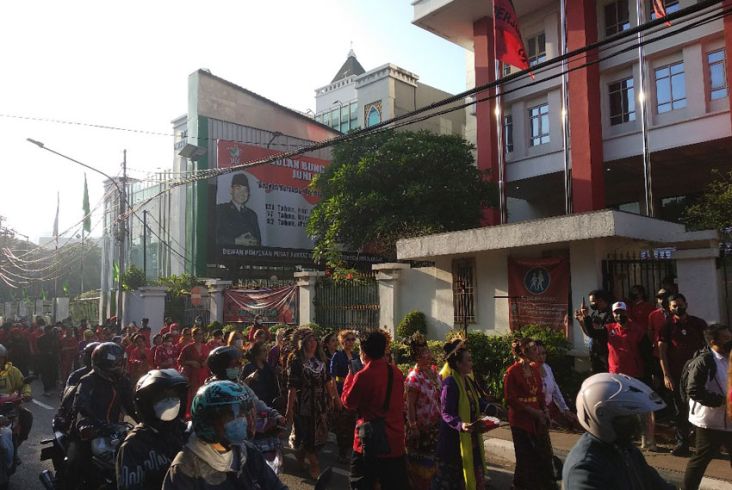 Ratusan Kader PDIP Berpawai Kawal Pendaftaran ke KPU