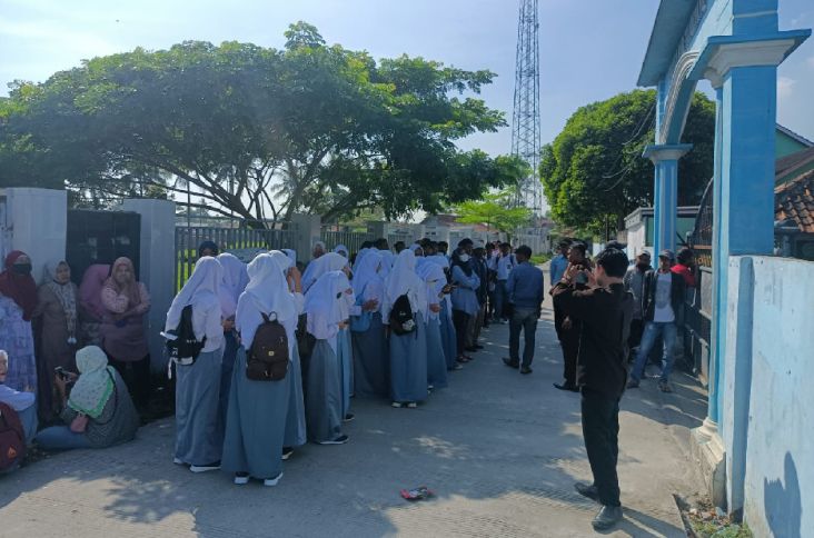 Tak Lolos PPDB, 86 Calon Siswa dan Walinya Bertahan di SMAN 20 Tangerang