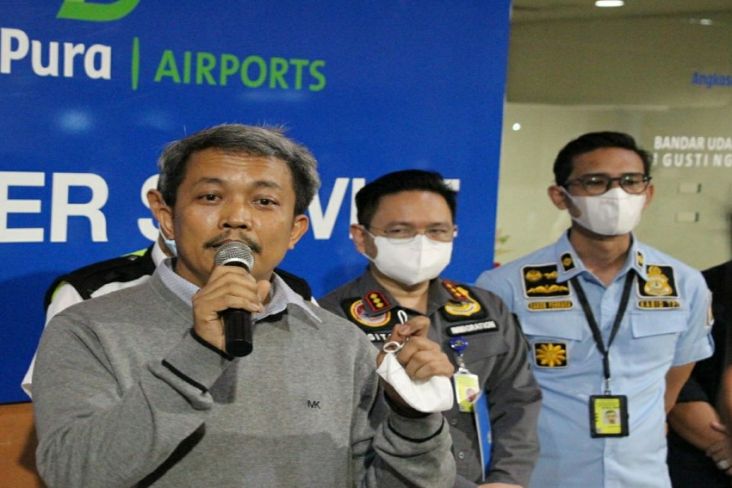 Bikin Berita Bohong Antre 5 Jam di Bandara Ngurah Rai, Vlogger Jerman Diusir dari Bali