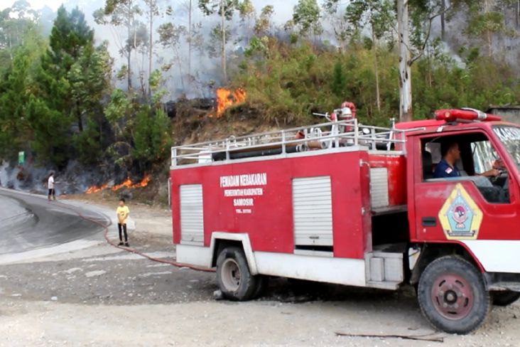 Puluhan Hektare Hutan di Samosir Terbakar, Asap Tebal Membuat Warga Panik