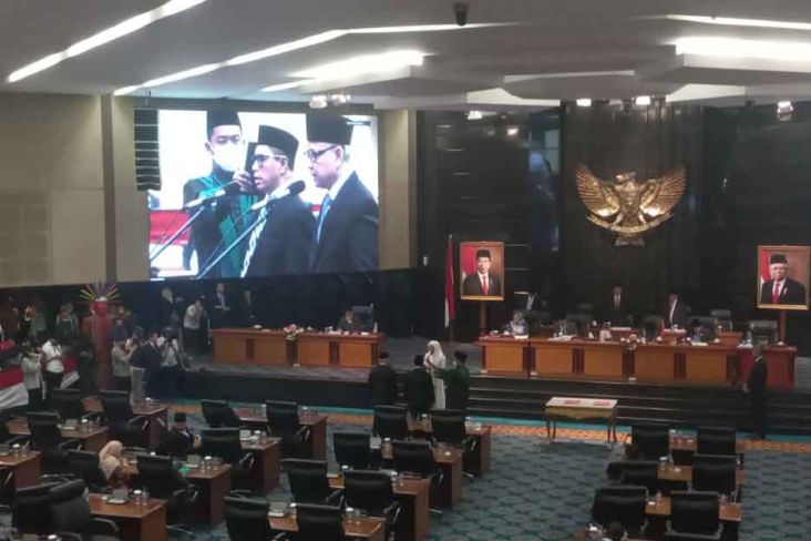 Anies Hadiri PAW Anggota DPRD DKI Putra Haji Lulung, Guruh Tirta Lunggana