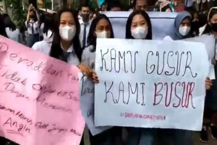 Ribuan Pelajar SMAN 2 Rantepao Gelar Demonstrasi Tolak Penggusuran Sekolah