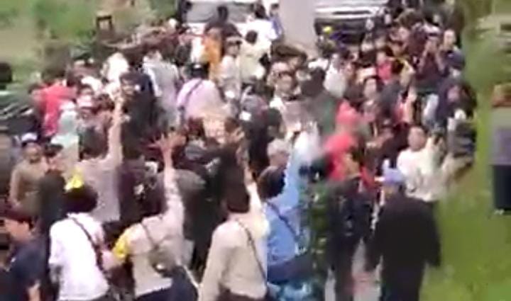 Ricuh Sepak Bola Tarkam di Sukabumi, Polisi Keluarkan Tembakan ke Udara untuk Bubarkan Massa
